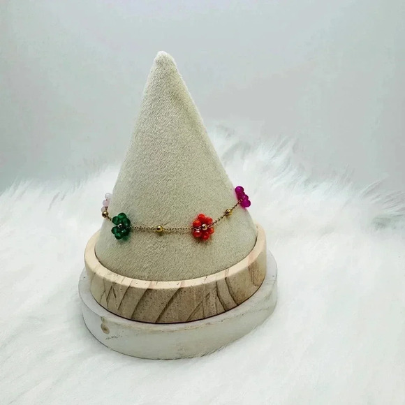 Spring Theme Flower Beaded Necklace & Bracelet Duo - Picture 4 of 7